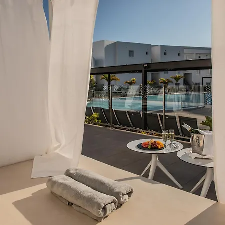 Aequora Lanzarote מלון