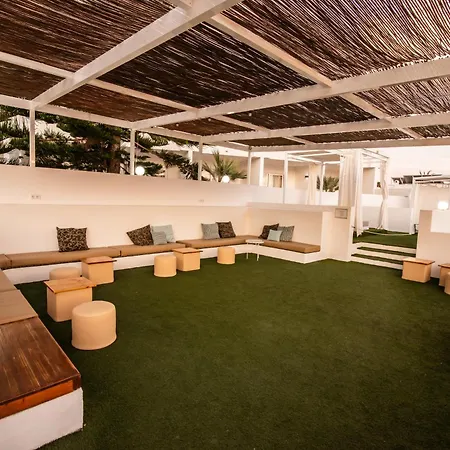 艾括拉兰萨罗特套房酒店 酒店 4*