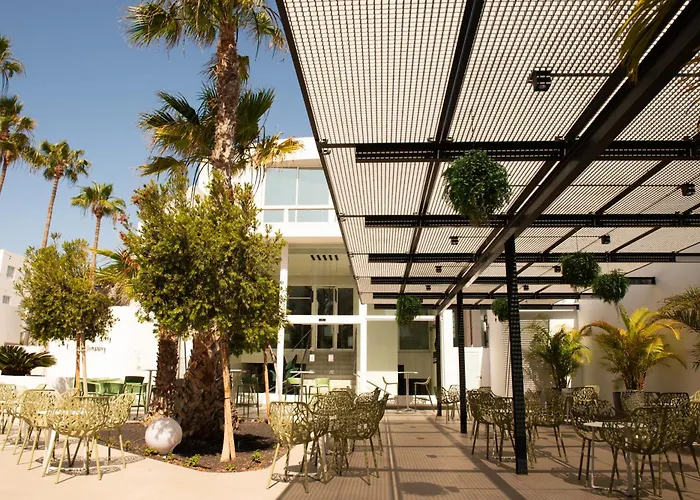 호텔 에쿠오라 란자롯 스위트 4*